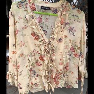 ✨Silk blouse with flowers print and raffles✨